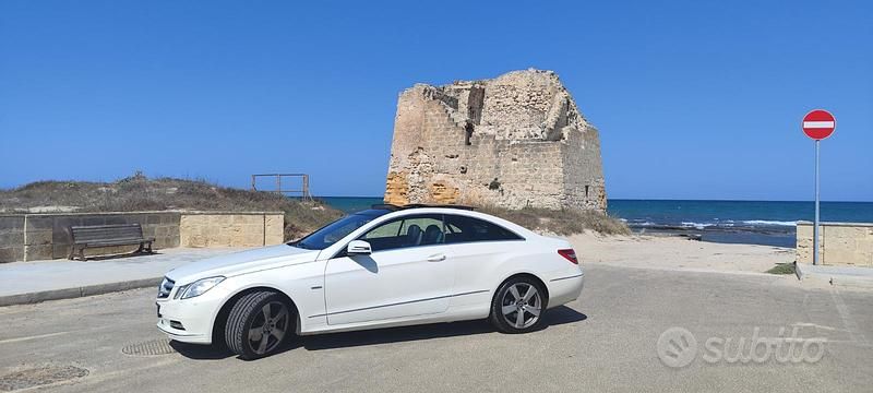 Usata Mercedes E220 170 CV (125 kW) 2012 Bianco Coupé