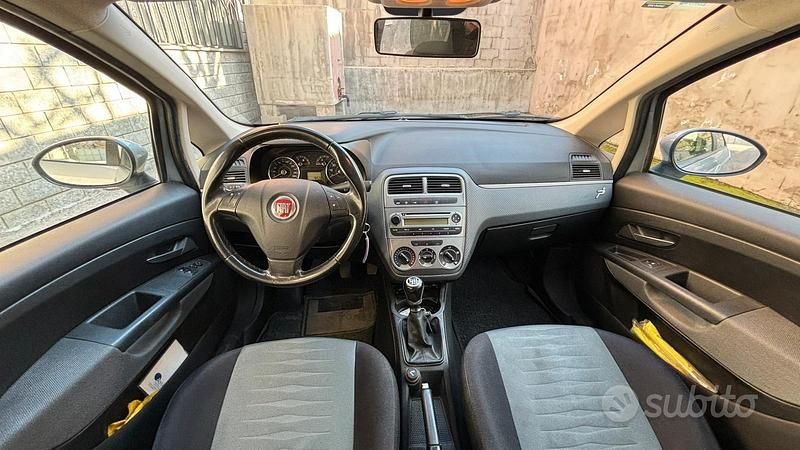 Usata Fiat Grande Punto Dynamic 90 CV (66 kW) 2009 Grigio Utilitaria