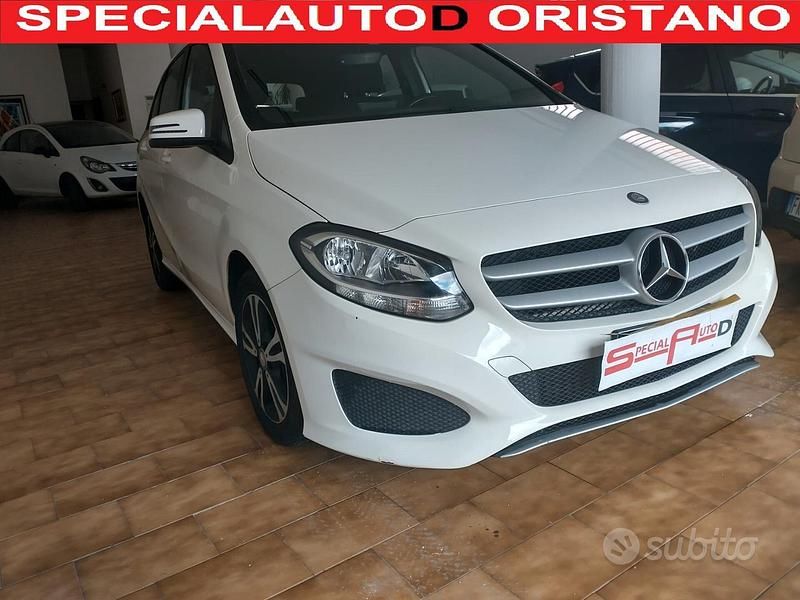 Usata Mercedes B180 108 CV (79 kW) 2015 Bianco Monovolume