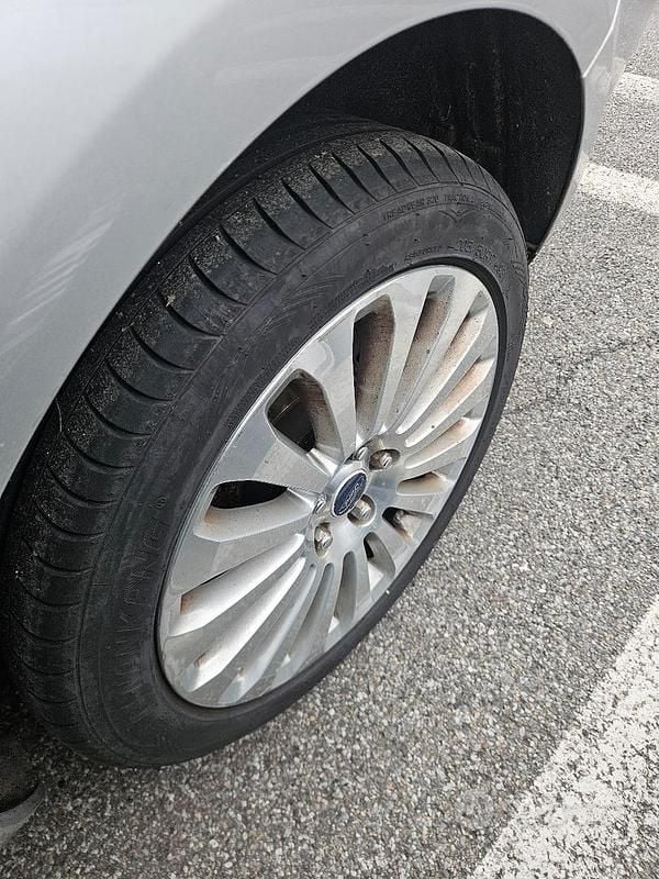 Usata Ford Focus Style 90 CV (66 kW) 2005 Grigio Station wagon