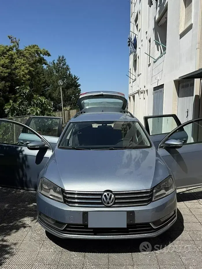 Usata VW Passat 140 CV (102 kW) 2013 Blu Station wagon