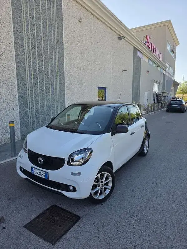 Usata Smart ForFour Prime 71 CV (52 kW) 2017 Bianco Utilitaria