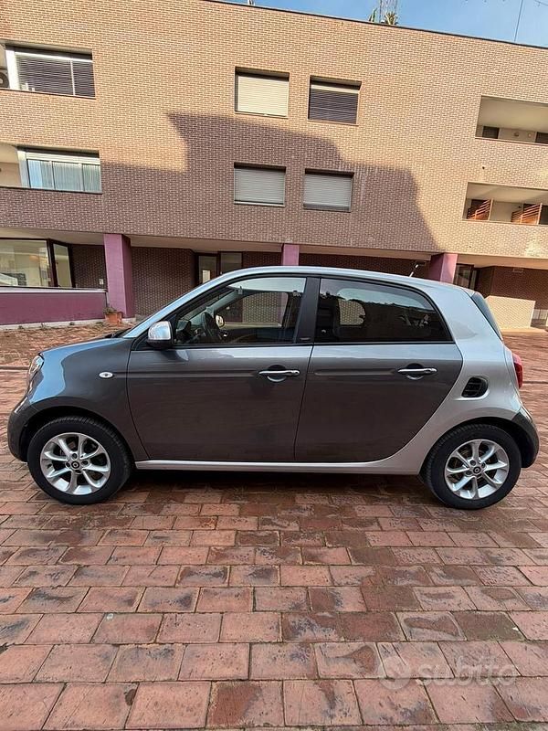Usata Smart ForFour Superpassion 90 CV (66 kW) 2019 Grigio Utilitaria