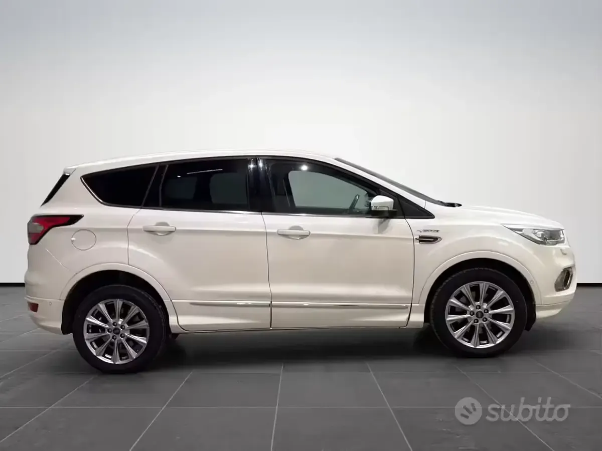 Usata Ford Kuga Vignale 150 CV (110 kW) 2019 Galpine white SUV