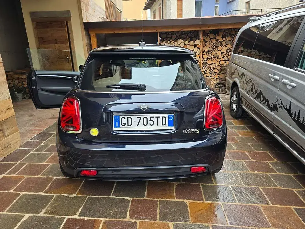 Usata Mini Cooper SE 75 kW (102 CV) 2020 Nero Utilitaria