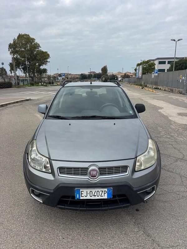 Usata Fiat Sedici Emotion 119 CV (87 kW) 2012 Argento SUV