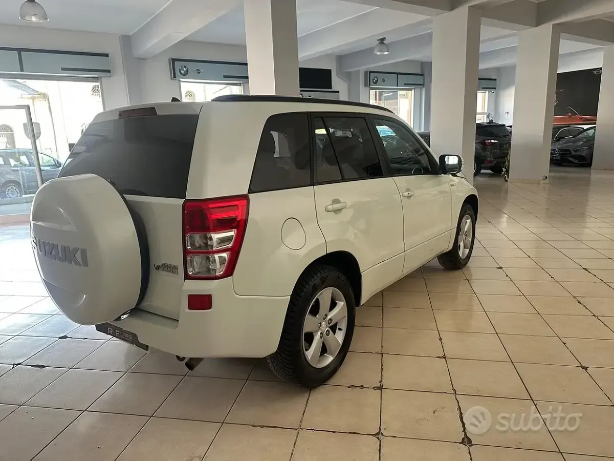 Usata Suzuki Grand Vitara 129 CV (94 kW) 2010 Bianco SUV