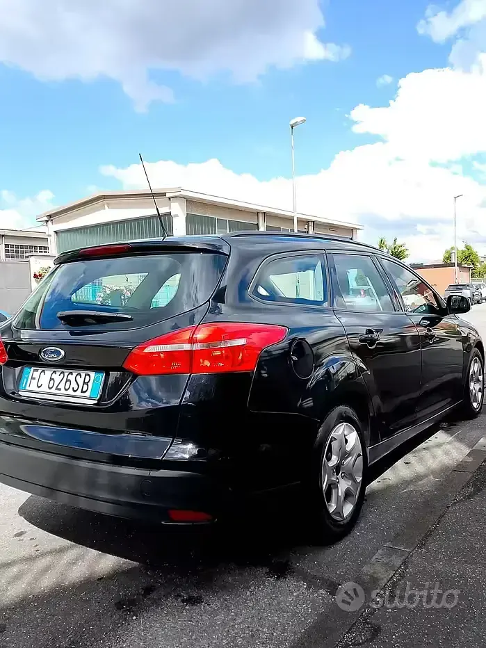 Käytetty Ford Focus 120 HP (88 kW) 2016 Musta Farmari