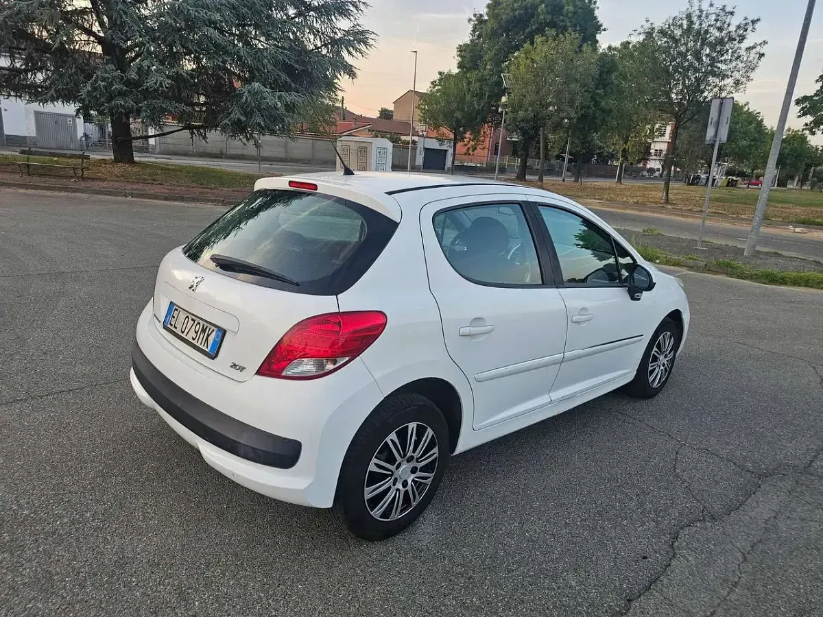 Usata Peugeot 207 73 CV (53 kW) 2012 Bianco Berlina
