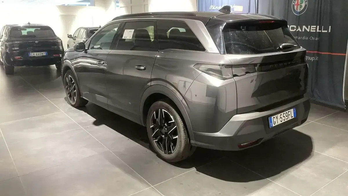 Usata Peugeot 5008 GT 136 CV (100 kW) 2025 Grigio SUV