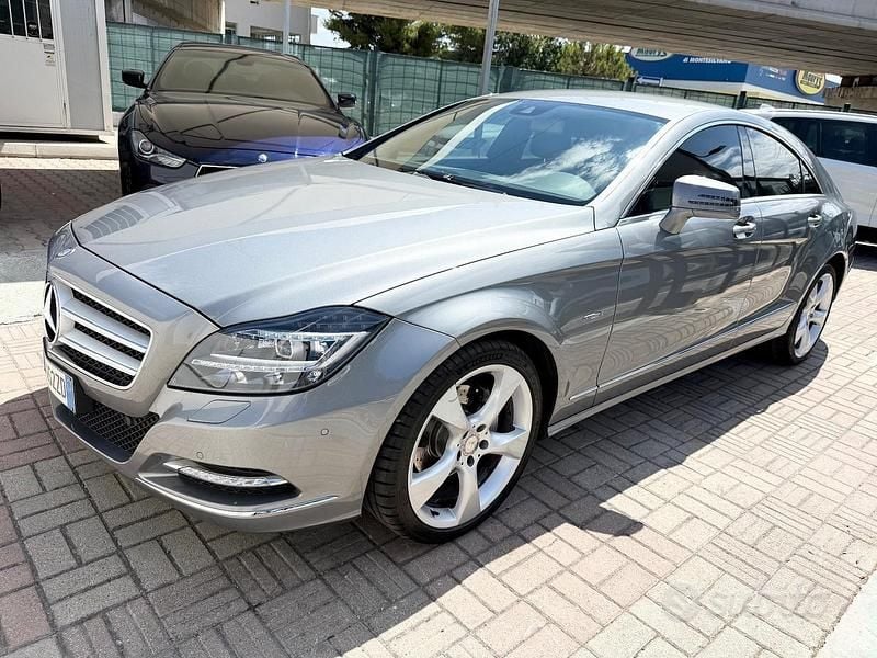 Grigio Usata 2011 Mercedes CLS350 Tre volumi | 16.900 € (Buon prezzo) - Immagine 1/4