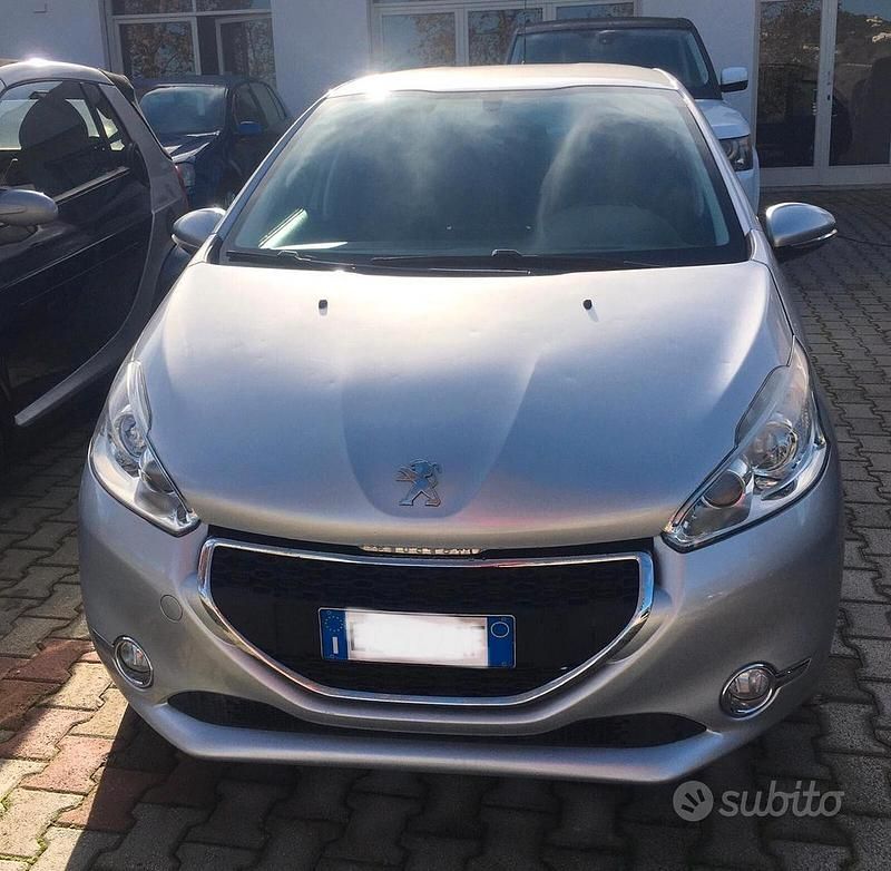 Usata Peugeot 208 Active 68 CV (50 kW) 2015 Grigio Utilitaria