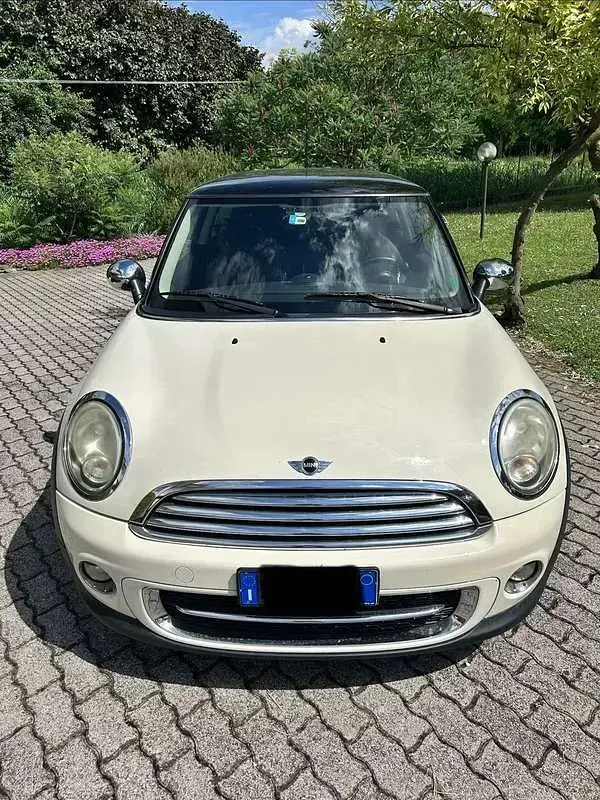 Usata Mini Cooper D 111 CV (81 kW) 2010 Utilitaria