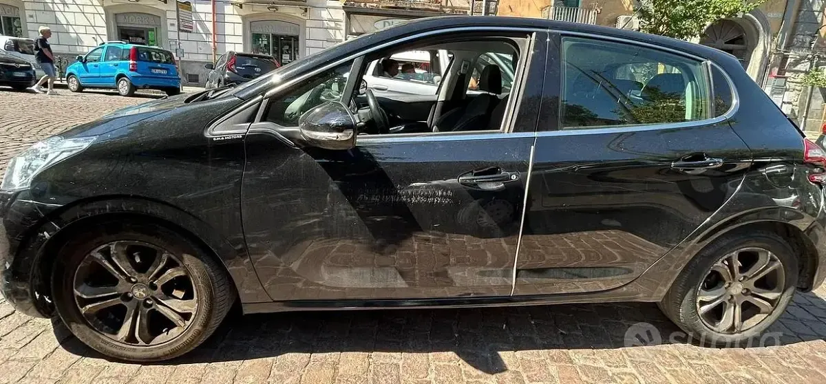Usata Peugeot 208 Allure 92 CV (67 kW) 2013 Nero Utilitaria