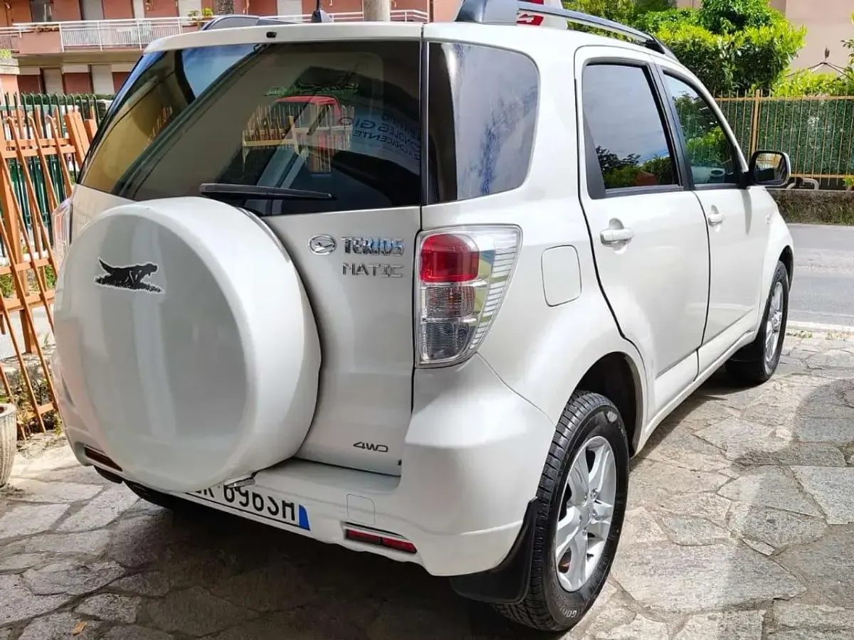 Usata Daihatsu Terios 102 CV (75 kW) 2011 Bianco perla SUV