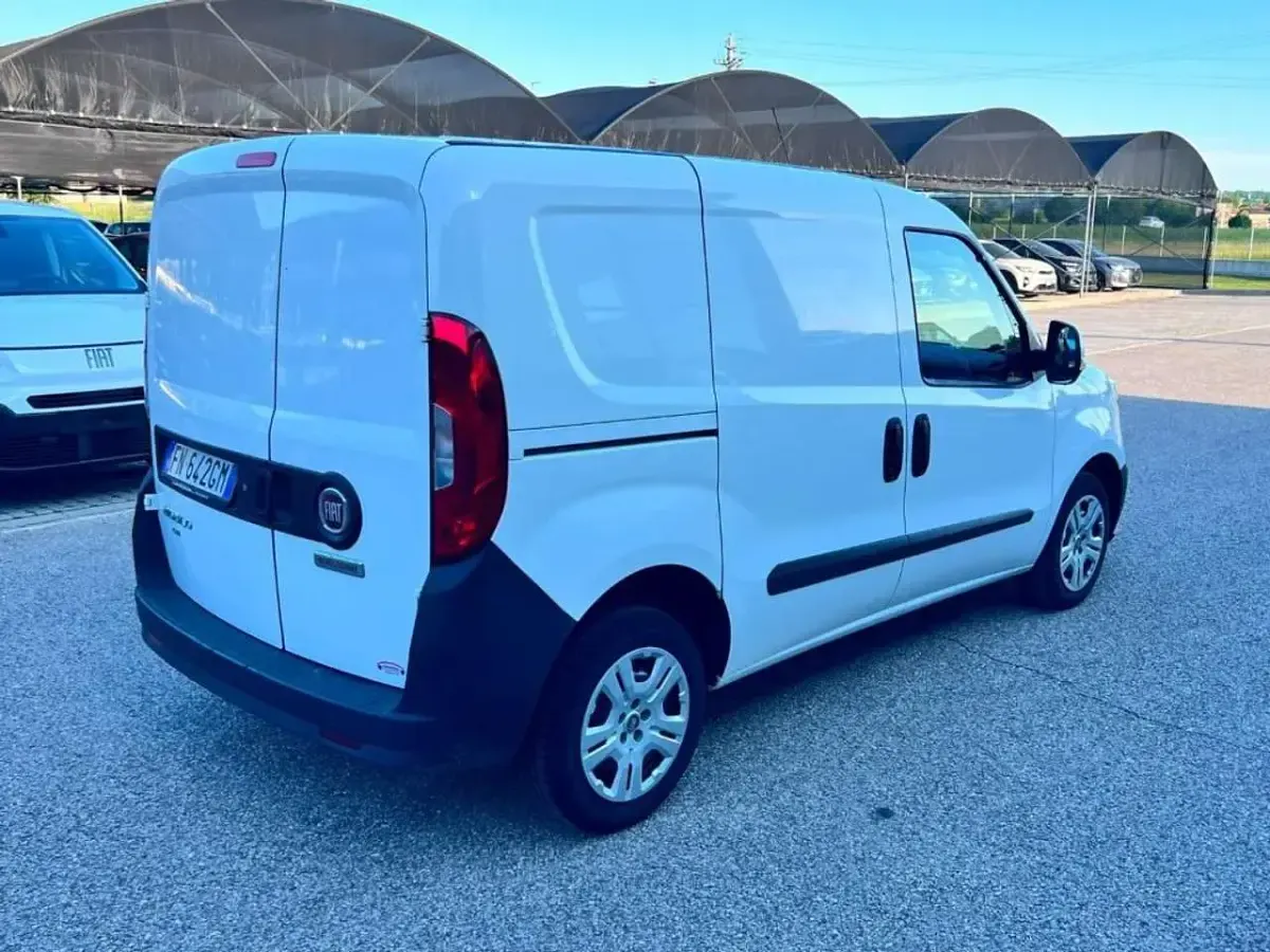 Usata Fiat Doblò 105 CV (77 kW) 2018 Bianco Monovolume