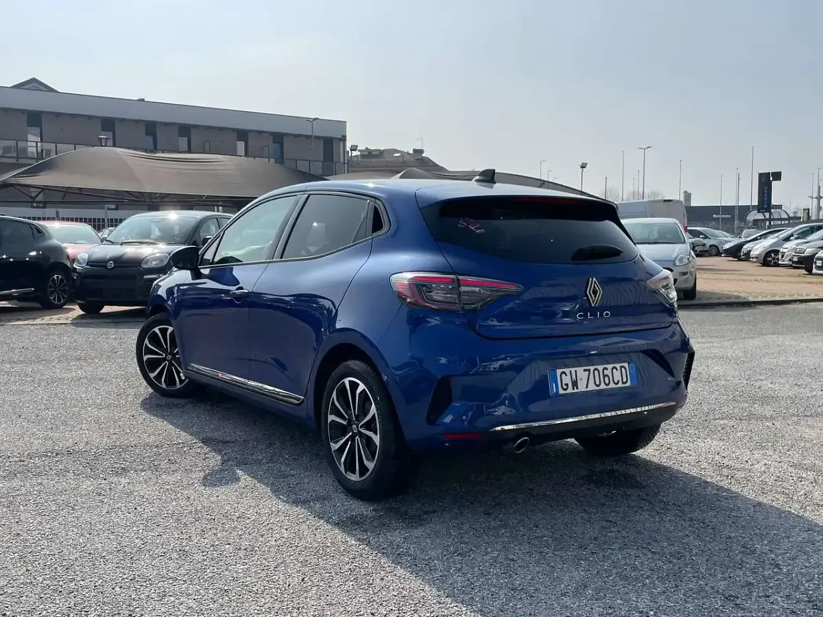 Usata Renault Clio V Techno 91 CV (66 kW) 2024 Blu/azzurro Berlina