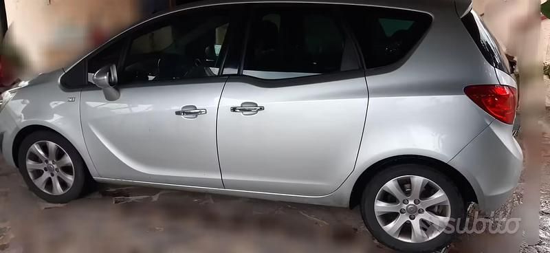 Usata Opel Meriva 95 CV (69 kW) 2012 Monovolume