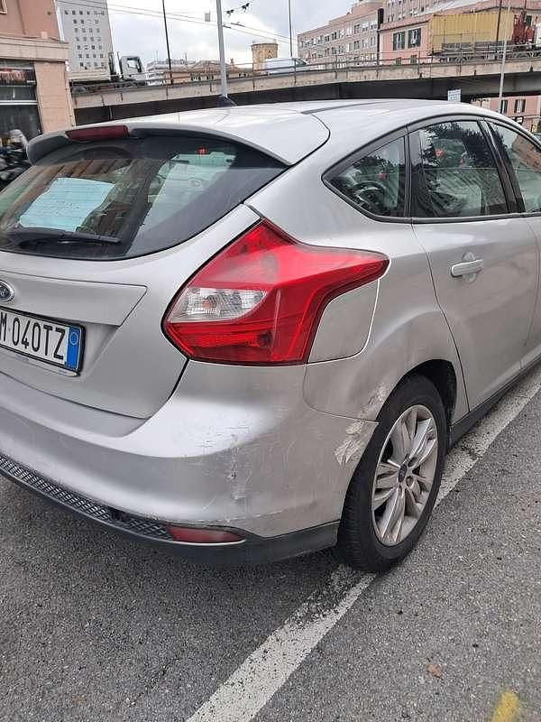 Usata Ford Focus Titanium 95 CV (69 kW) 2012 Grigio Berlina