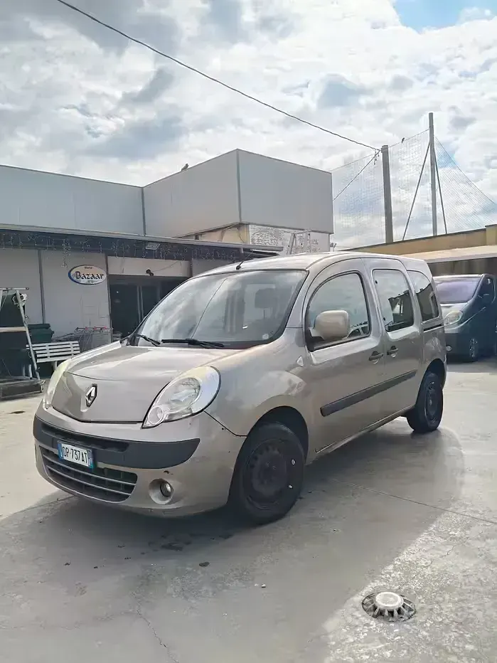 Usata Renault Kangoo 106 CV (77 kW) 2008 Grigio Monovolume