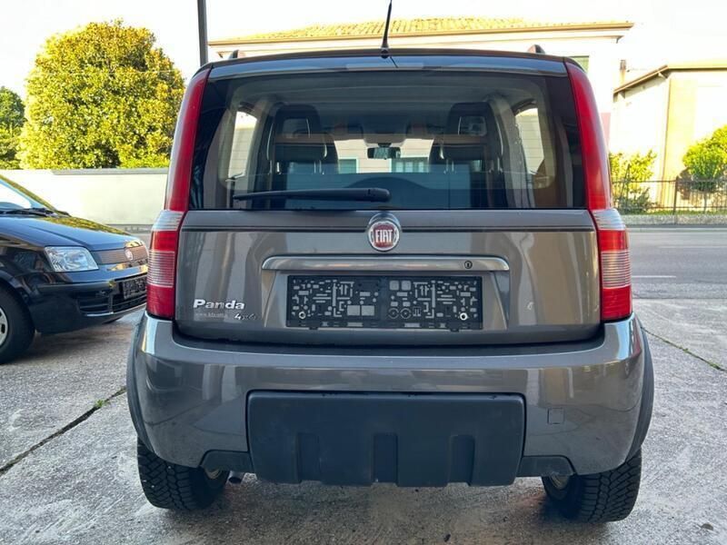Occasion Fiat Panda 4x4 Climbing 69 ch (50 kW) 2011 Gris Citadine