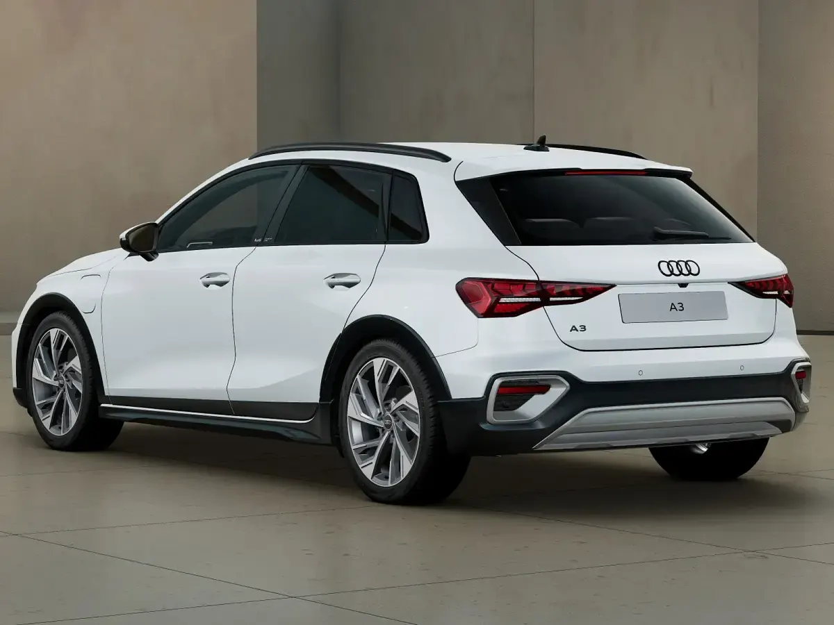 Nuova Audi A3 e-tron Design 204 CV (150 kW) 2026 Bianco ghiacciaio metallizzato Utilitaria