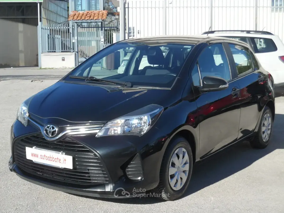 Begagnad Toyota Yaris Active 69 HK (50 kW) 2015 Svart Halvkombi
