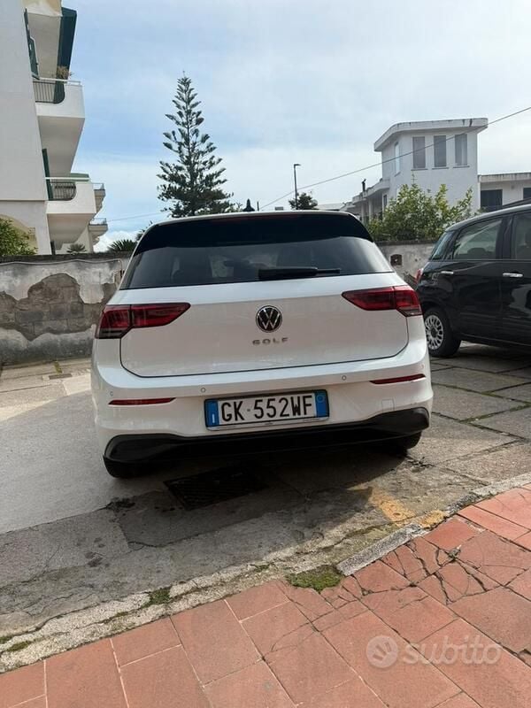 Usata VW Golf VIII 150 CV (110 kW) 2020 Bianco Utilitaria