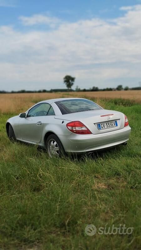Usata Mercedes SLK200 163 CV (119 kW) 2006 Argento Cabrio