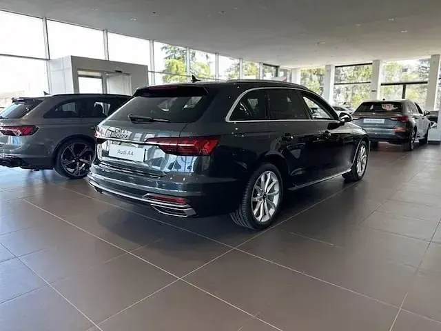 Usata Audi A4 Advanced 136 CV (100 kW) 2024 Grigio manhattan metallizzato Station wagon