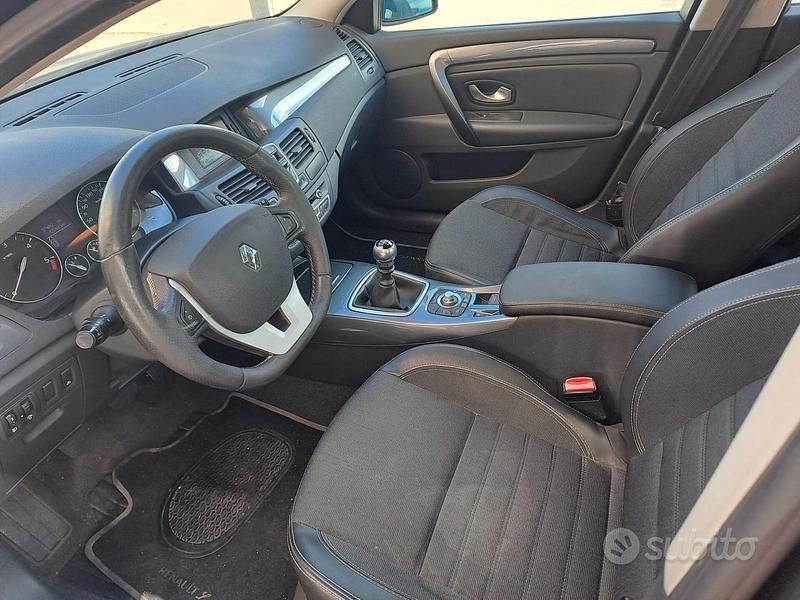 Usata Renault Laguna III 150 CV (110 kW) 2010 Nero Berlina