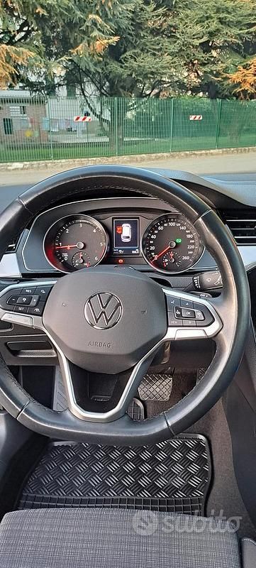 Usata VW Passat 150 CV (110 kW) 2022 Nero Station wagon