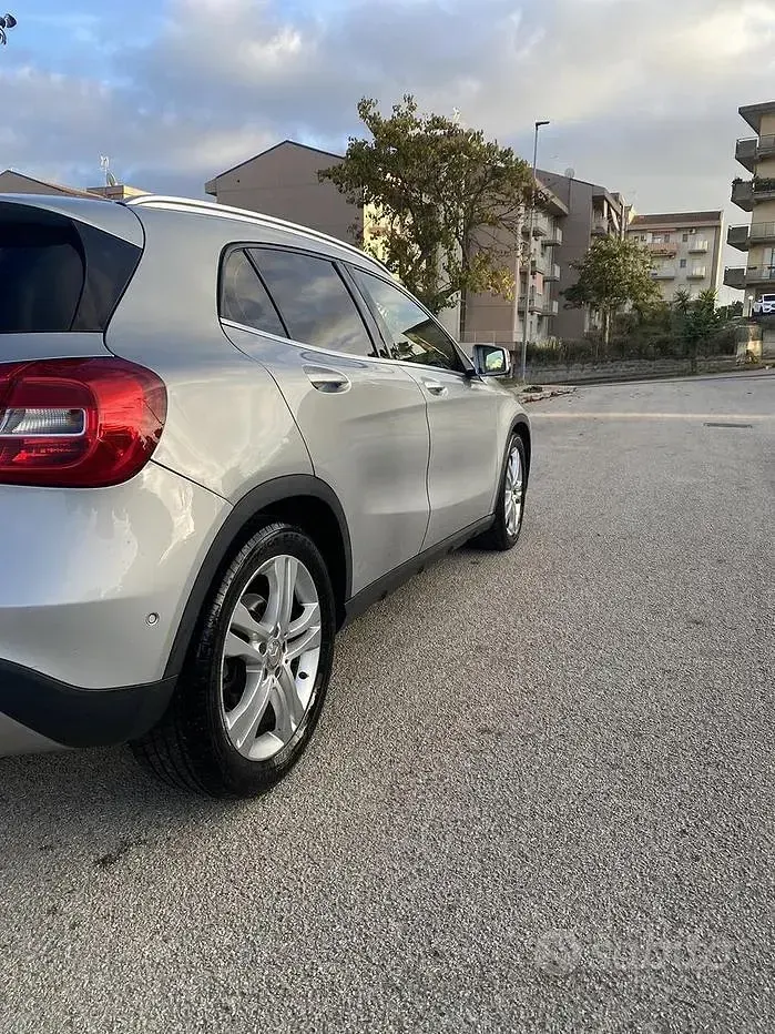 Usata Mercedes GLA200 136 CV (100 kW) 2016 Grigio SUV