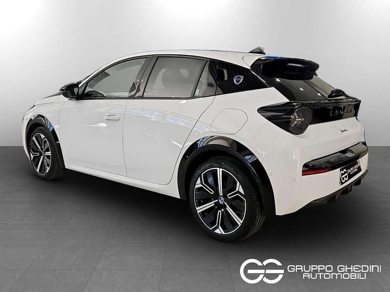 Usata Lancia Ypsilon 101 CV (74 kW) 2025 Bianco marmo Utilitaria
