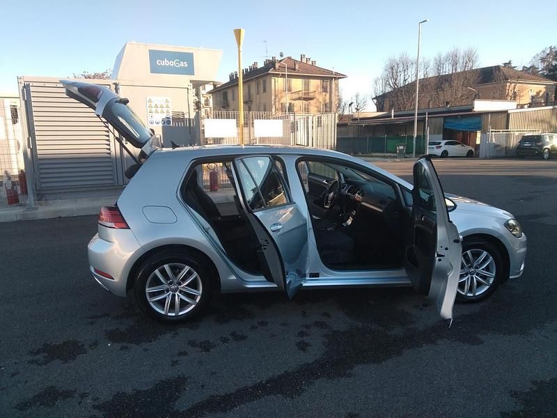 Usata VW Golf VIII Executive 130 CV (95 kW) 2020 Argento Berlina