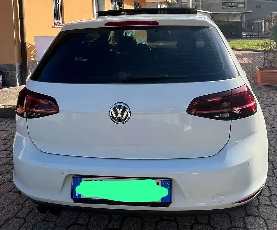 Second-hand VW Golf VII Highline 125 CP (91 kW) 2015 Alb Berlinǎ