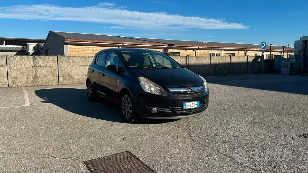 Usata Opel Corsa 85 CV (62 kW) 2011 Nero Utilitaria