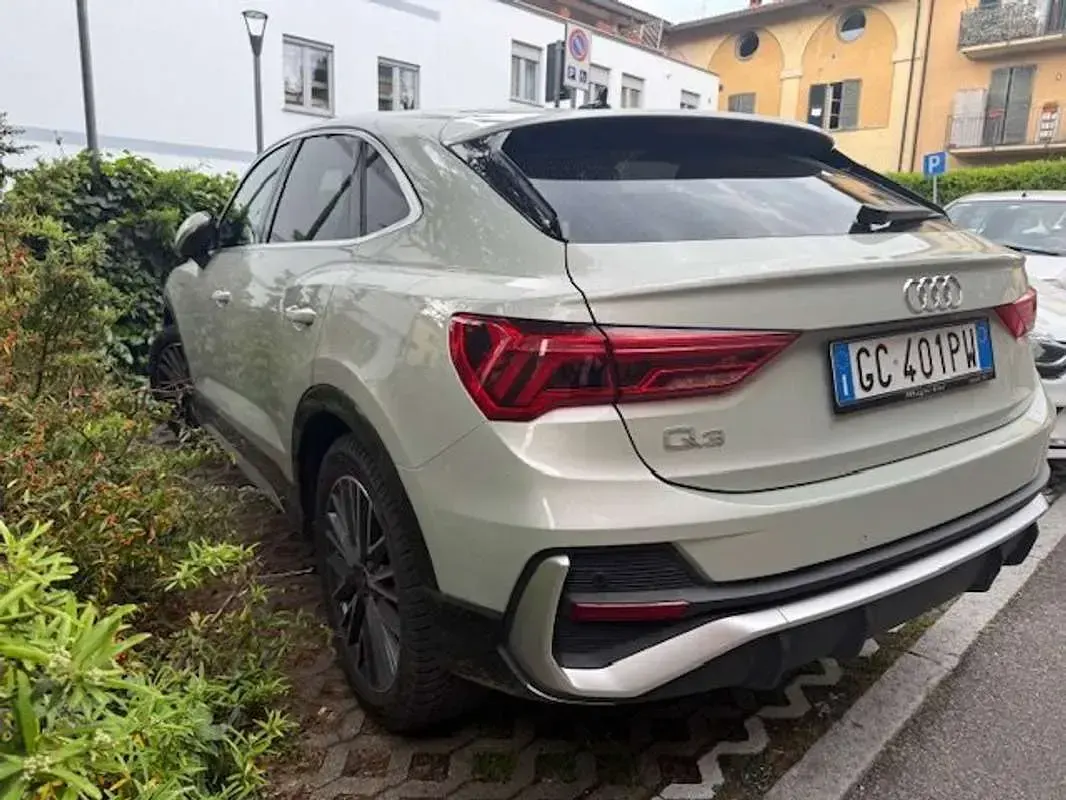 Usata Audi Q3 Sportback S-Line 150 CV (110 kW) 2021 Argento SUV
