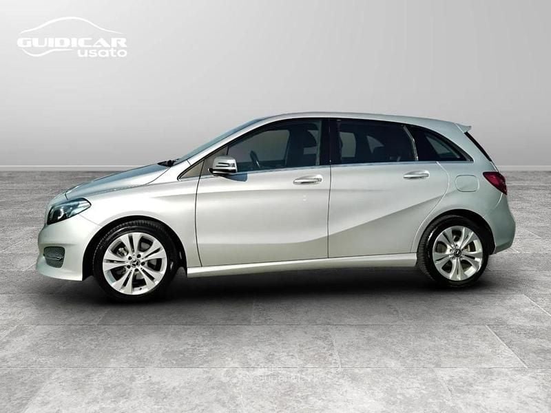 Usata Mercedes B200 136 CV (100 kW) 2019 Argento Monovolume