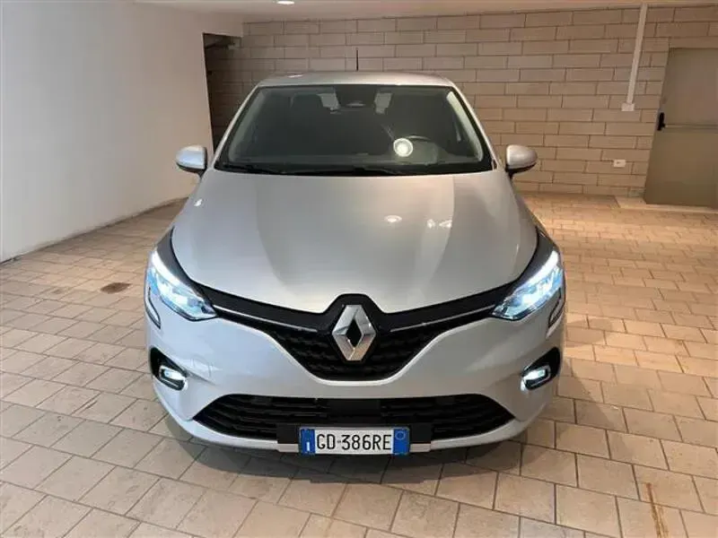 Usata Renault Clio Zen 140 CV (102 kW) 2020 Grigio chiaro