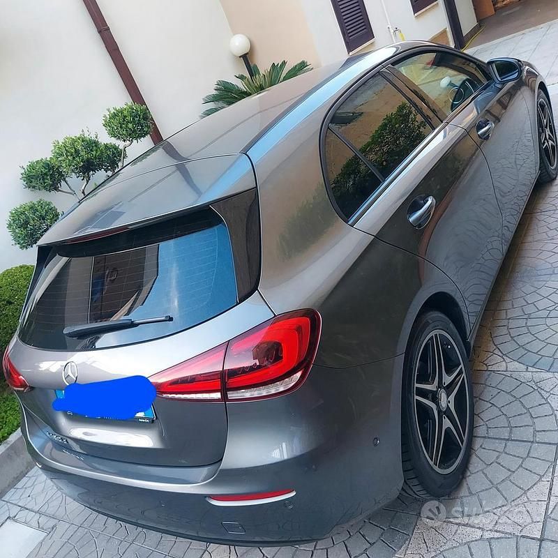Usata Mercedes A180 136 CV (100 kW) 2019 Grigio