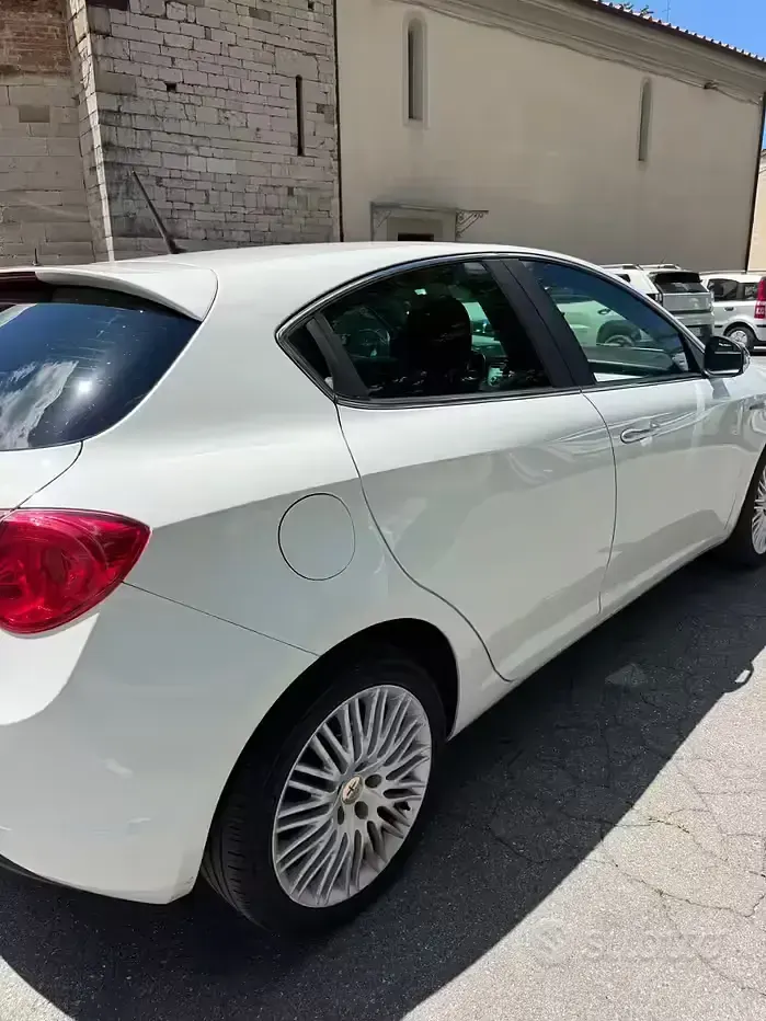 Usata Alfa Romeo Giulietta 105 CV (77 kW) 2017 Bianco Utilitaria