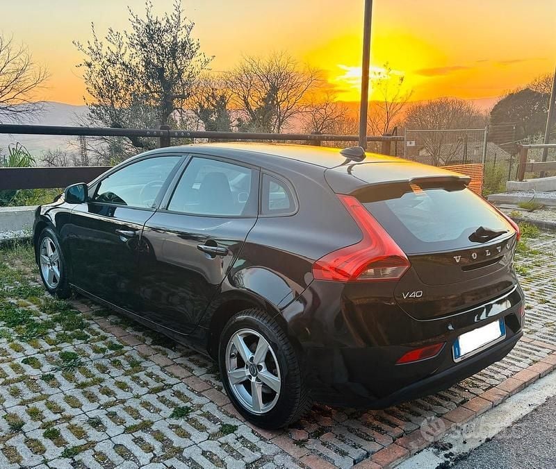 Usata Volvo V40 115 CV (84 kW) 2015 Berlina