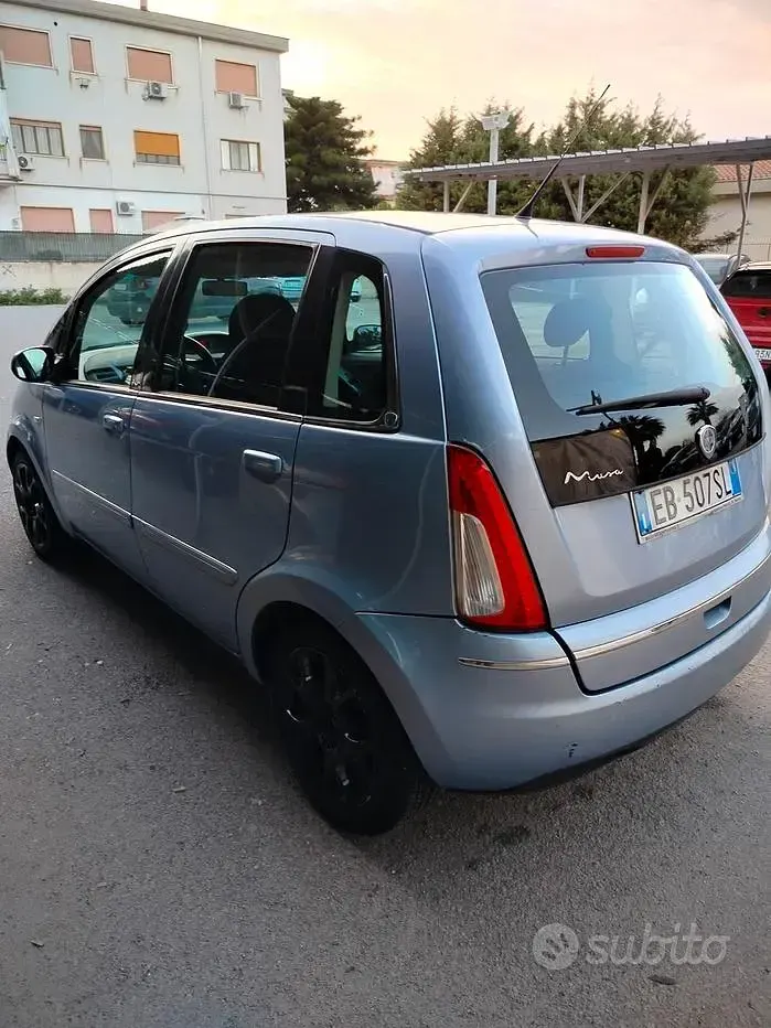 Usata Lancia Musa 95 CV (69 kW) 2010 Bluazzurro Monovolume