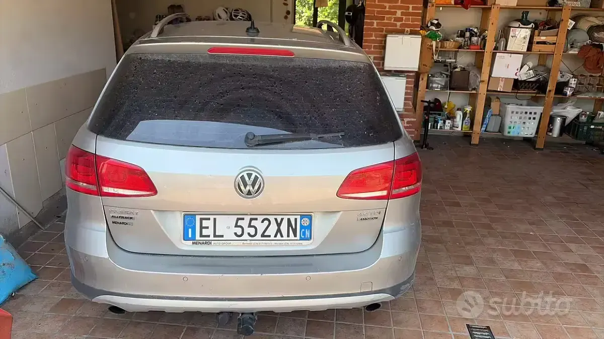 Usata VW Passat 177 CV (130 kW) 2012 Grigio Station wagon