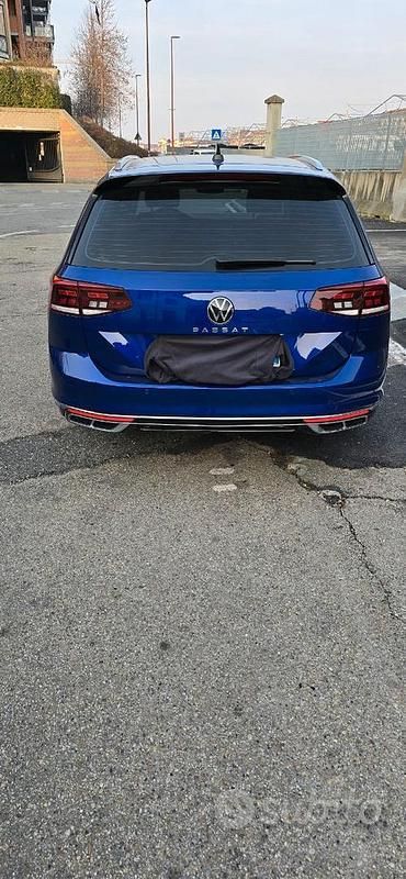 Usata VW Passat Executive 150 CV (110 kW) 2021 Blu/azzurro Station wagon