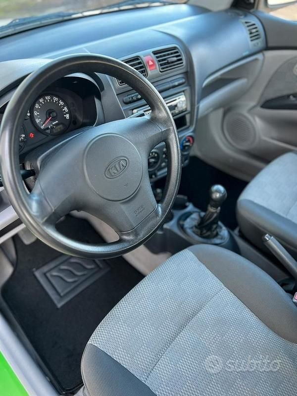 Usata Kia Picanto 64 CV (47 kW) 2005 Verde Utilitaria