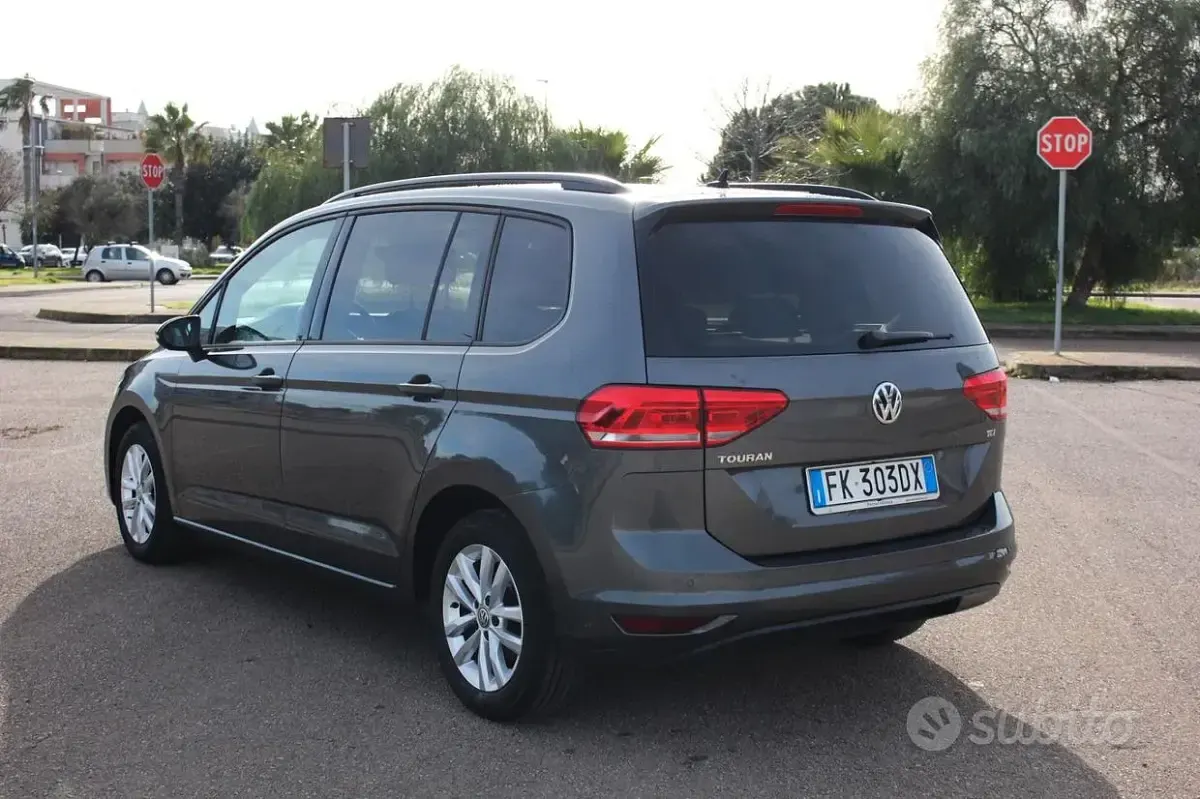 Usata VW Touran Comfortline 116 CV (85 kW) 2017 Grigio Monovolume