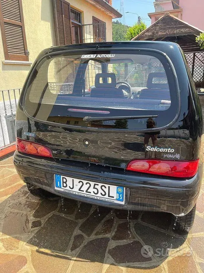 Käytetty Fiat 600 39 HP (28 kW) 2000 Musta Sedan