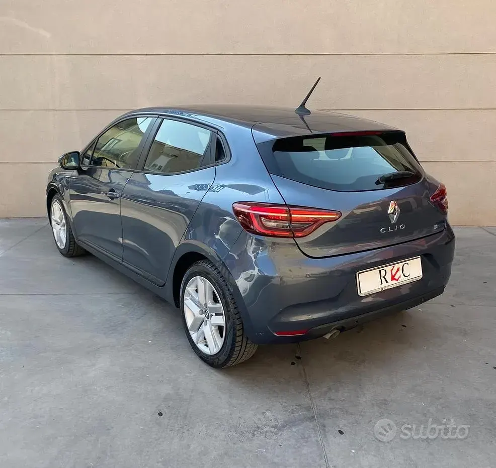 Usata Renault Clio V 101 CV (74 kW) 2021 Grigio Berlina